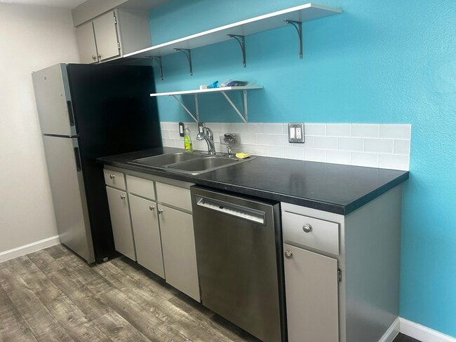 Foto del edificio - 2929 W Floyd Ave