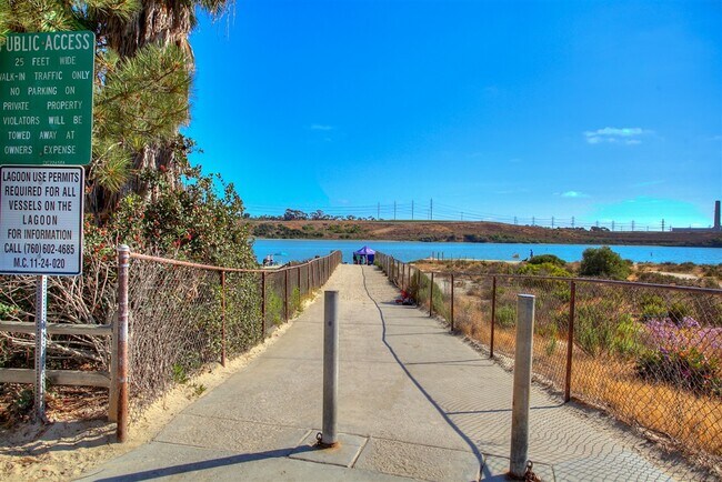 Building Photo - 4705 Marina Dr