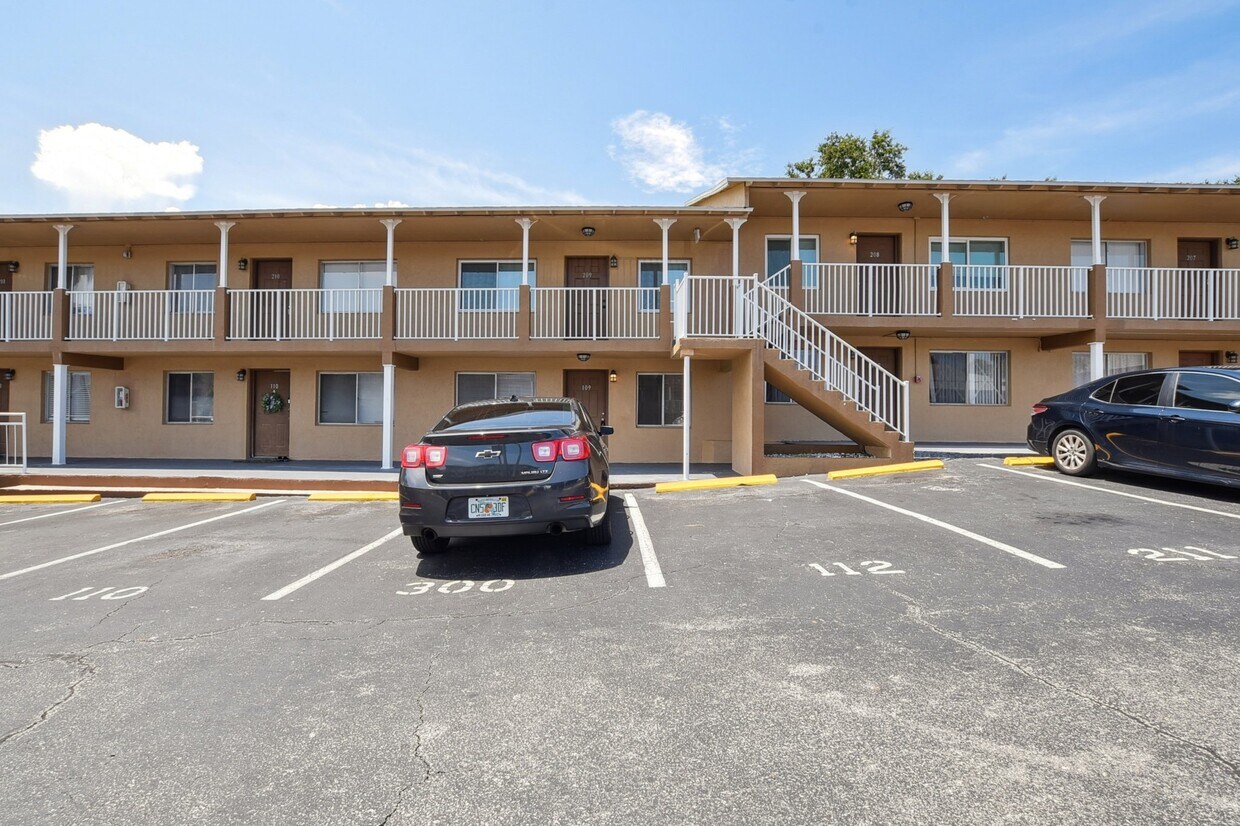 Photo - 415 N Halifax Ave (Daytona Beach, FL)