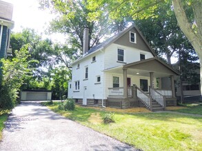 Building Photo - 861 Caledonia Ave