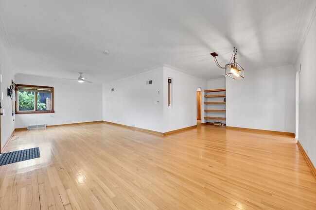 Foto del edificio - 3 bedroon 1.5 bath home with amazing yard ...