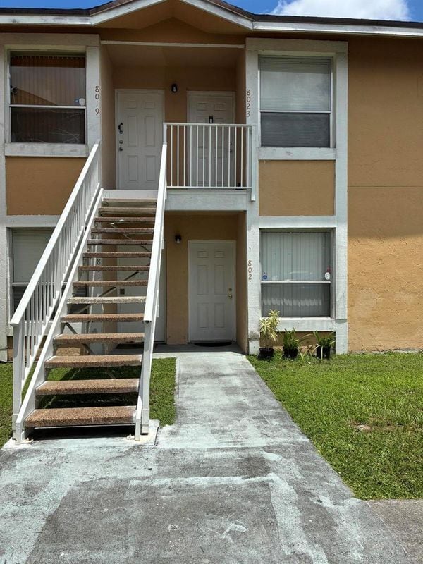 Building Photo - 8021 SW 21st Ct