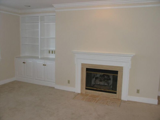 235 E Jefferson St photo'