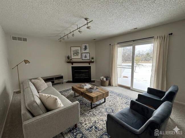 Building Photo - 62 Colleen Ct