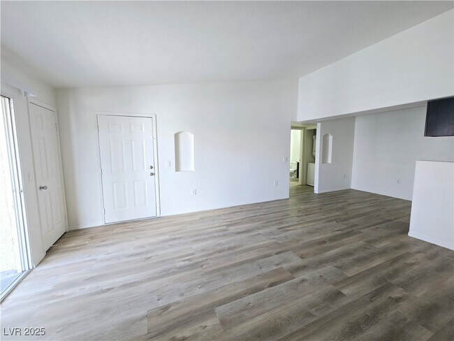 Foto del edificio - 3318 N Decatur Blvd