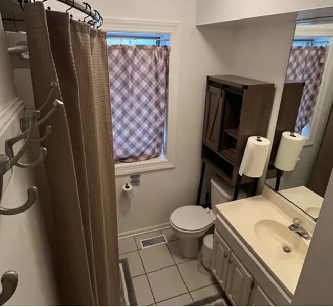 Building Photo - 8129 Ogden Ave