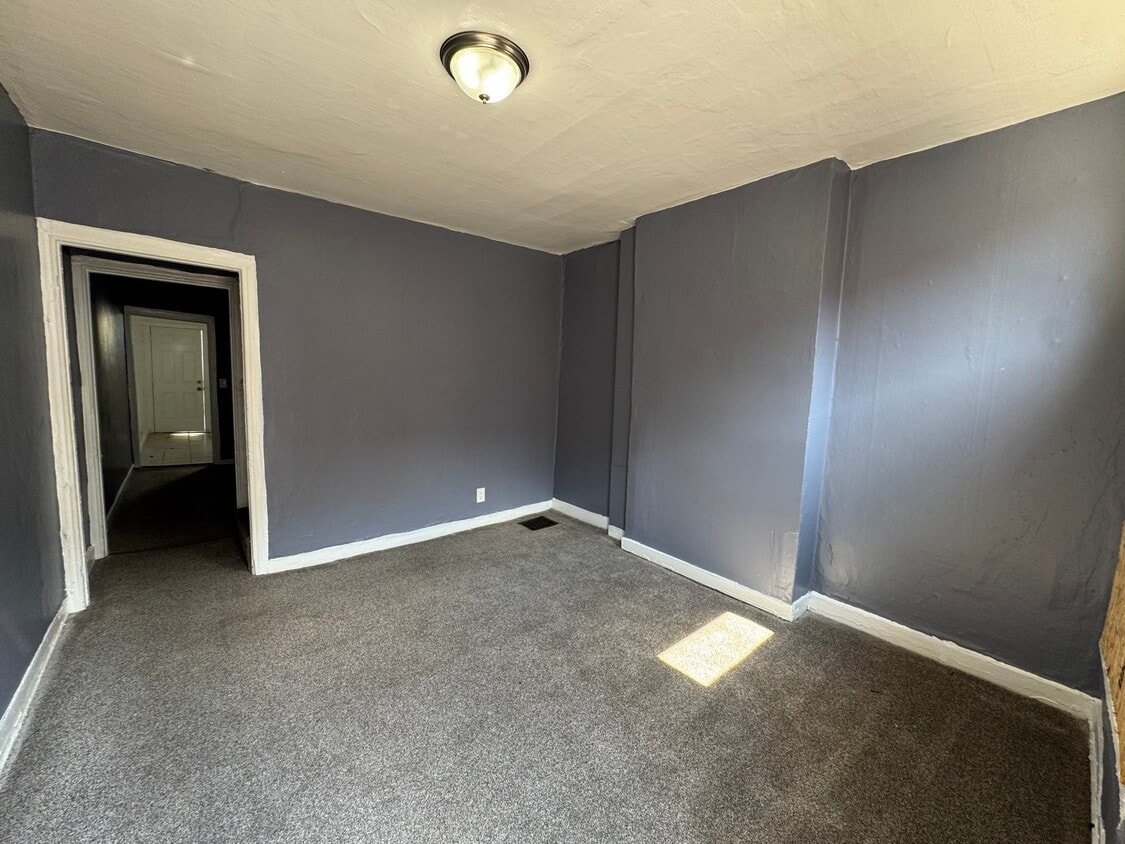 Livingroom - 2005 Etting St