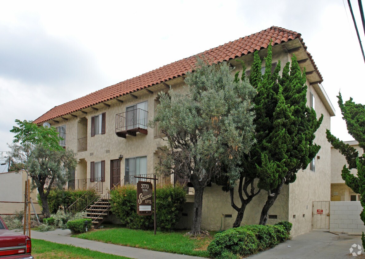 Foto del edificio - 3769 Hughes Ave