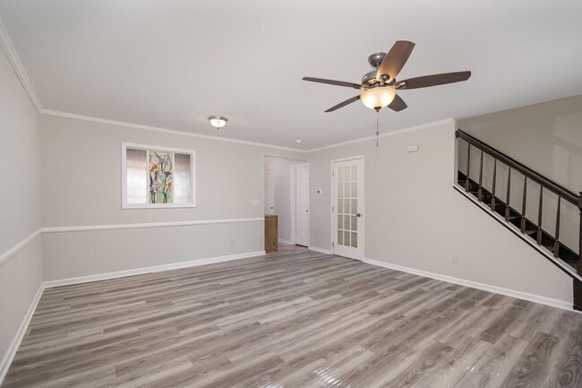 Building Photo - 311 E Montcastle Dr