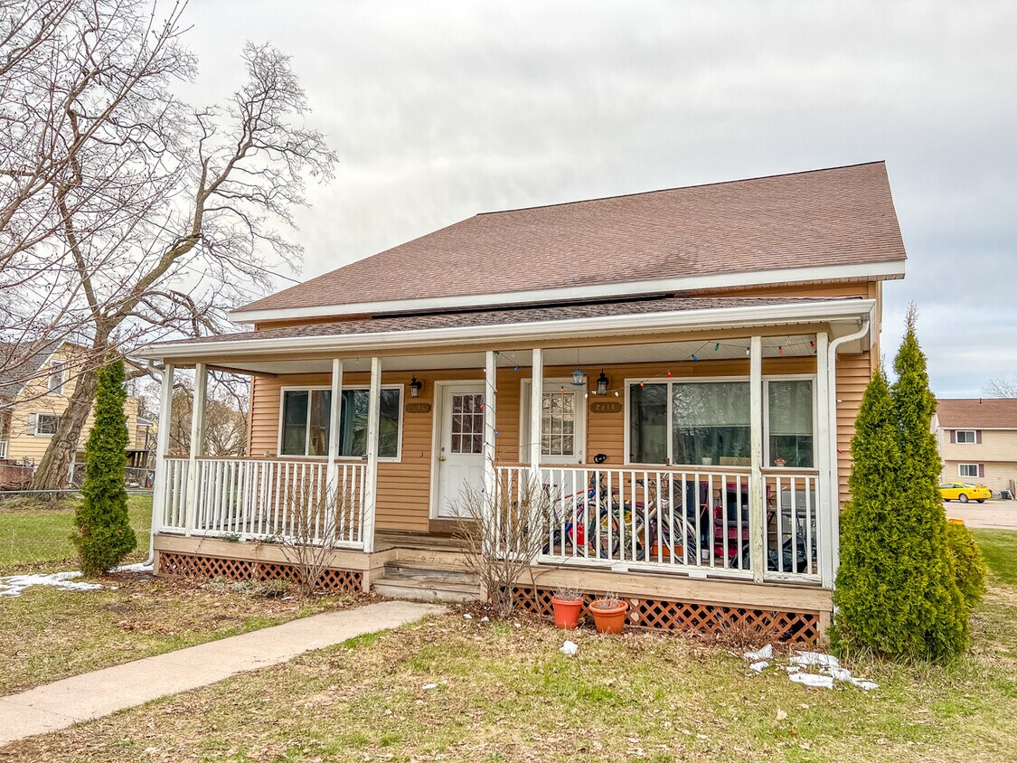 2216 Longyear Ave Unit 2216, Marquette, MI 49855 Apartments in