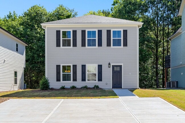 Building Photo - 3 Bedroom House Walkable to downtown Zebulon with Lawncare included!