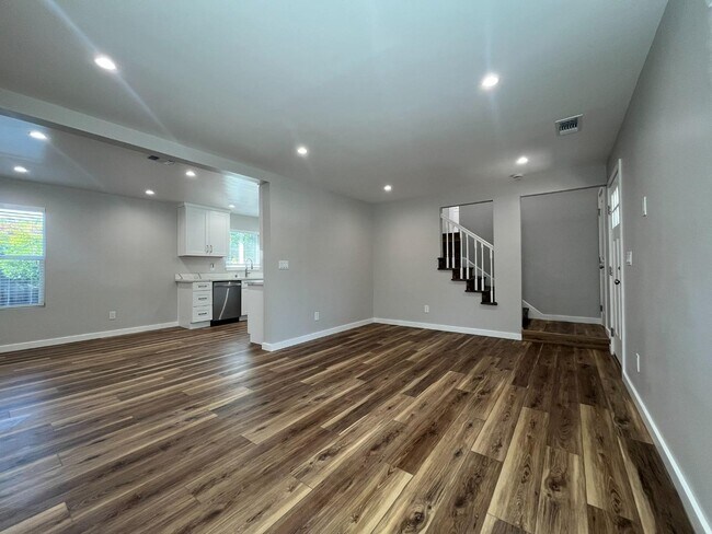 Foto del edificio - 12 Greenwood Ln