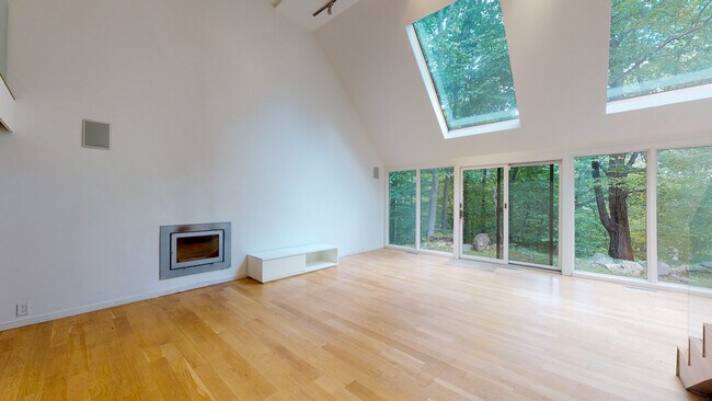 Building Photo - 76 Millertown Rd