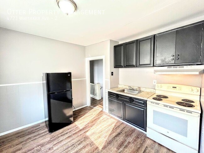 Building Photo - 2BR/1BA Light-filled Apt near Shopping & A...