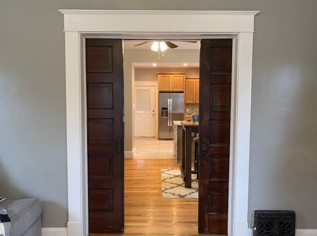 Foto del edificio - Stylish 2 Bedroom, 1.5 Bath Home with Vintage Charm + Modern Upgrades