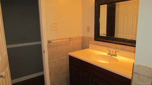 Building Photo - 19 Fenmore Dr