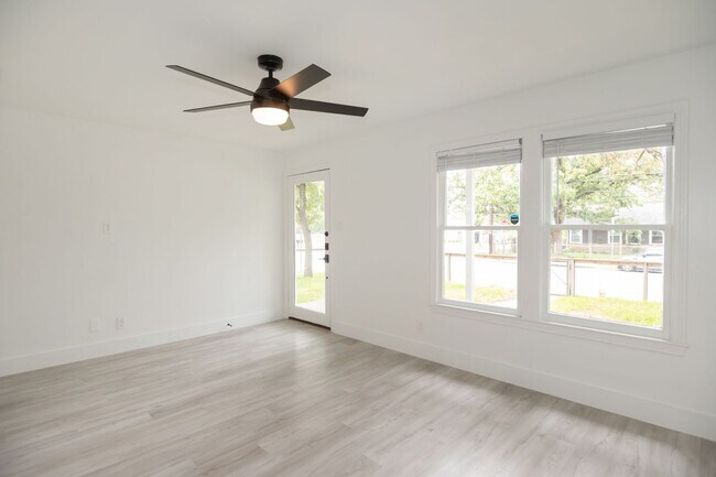 Building Photo - 1800 Justin Ln