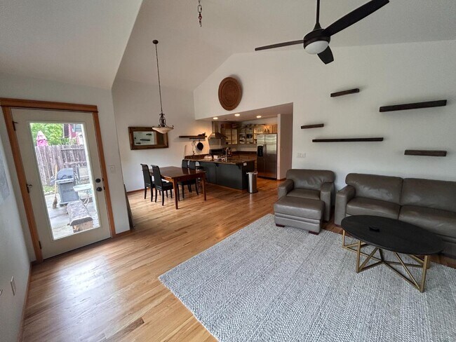 Foto del edificio - 1033 Crimson Ct