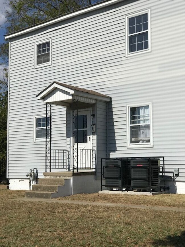Foto del edificio - 2 Bedroom 1 Bath Upper Level unit-Close to...