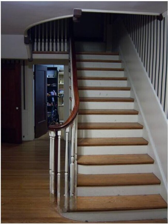 Building Photo - Gorgeous six bedroom in Brighton