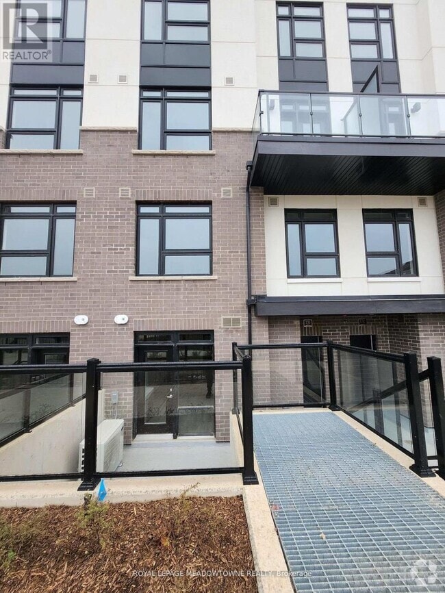 Building Photo - 1573-1573 Rose Way