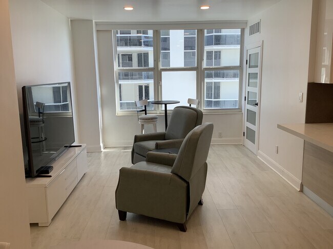 Foto del edificio - 4747 Collins Ave