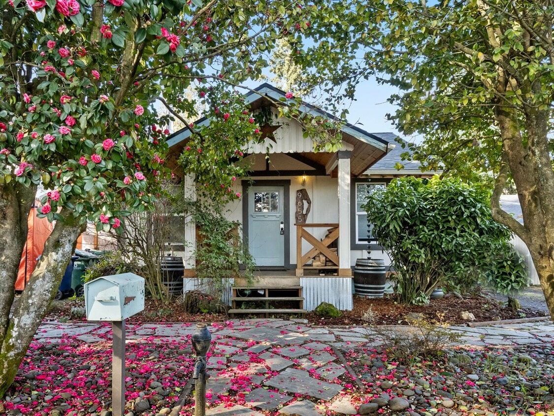 Primary Photo - Adorable, fully updated 1-bdr/1-bath Milwa...