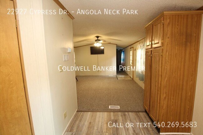Foto del edificio - 22927 Cypress Dr