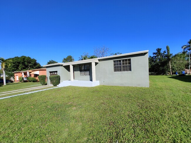 Foto del edificio - 14901 NW 9th Ct