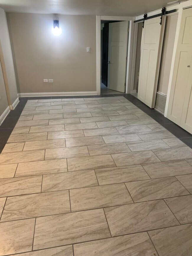 Foto del edificio - 2863 W Belden Ave