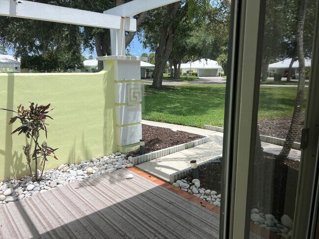 Building Photo - 310 Wexford Terrace