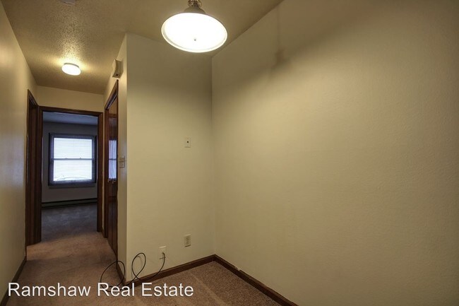 Building Photo - 1 br, 1 bath Apartment - 303 E. Clark St.