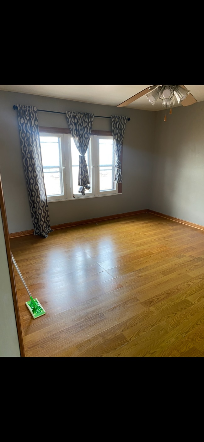 Building Photo - 705 N 16th Ave