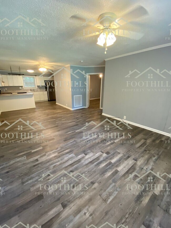Building Photo - Cozy 2-Bedroom Home with Hardwood Floors, ...
