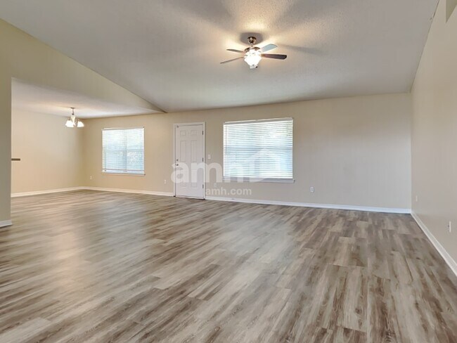 Foto del edificio - 9215 Hawkeye Drive