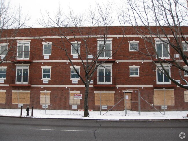 Building Photo - 526 Avenue Z