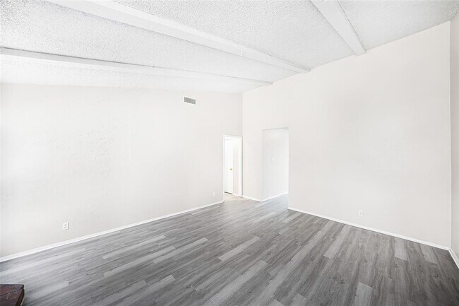 Foto del edificio - 1111 W Rundberg Ln