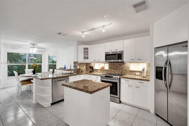 Foto del edificio - 1046 Satinleaf St