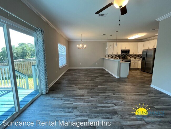 Foto del edificio - 3 br, 2.5 bath House - 348 Fir Avenue