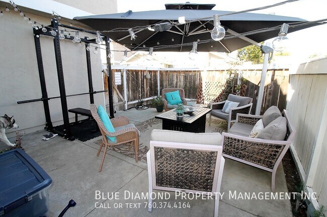 Foto del edificio - Spacious 3 BR in Oceanside