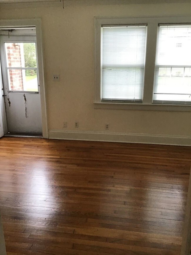 Building Photo - 9600 Sherwood Pl