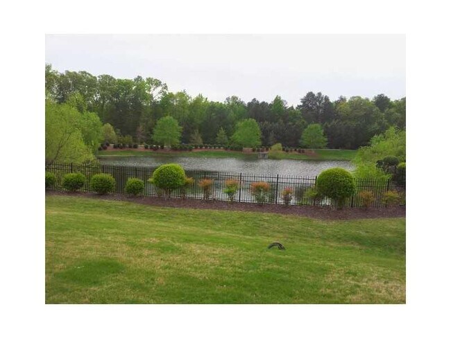 Building Photo - 5575 Lindeman Ln