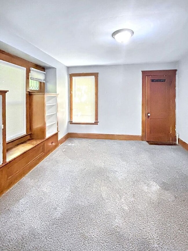 Building Photo - Charming 3-Bedroom Home with Front Porch /...