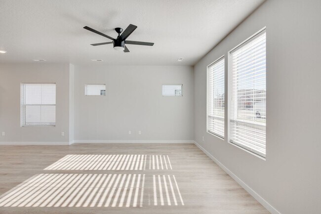 Building Photo - Baraya Townhomes: Modern Townhomes for Rent in Meridian, ID