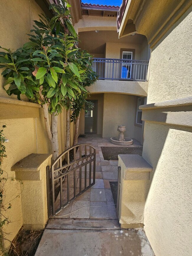 Foto del edificio - Executive home in South Corona!