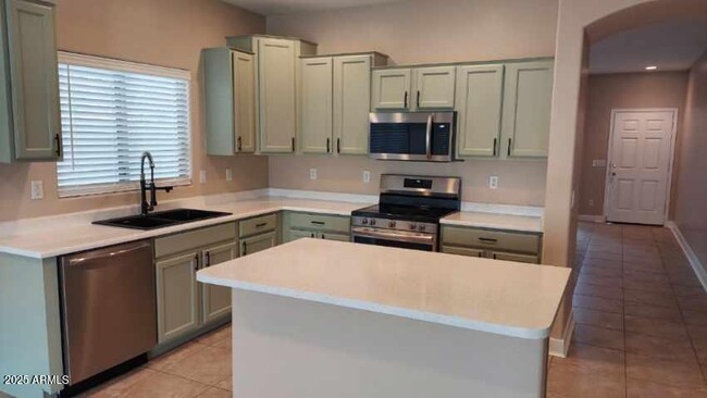 Foto del edificio - 12838 W Indianola Ave