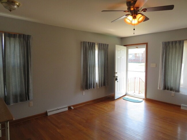 Building Photo - 412 Macarthur Avenue