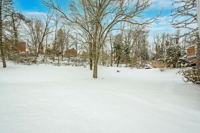 Foto del edificio - AVAILABLE SEPT 1ST!! STUNNING 4 bedroom in...