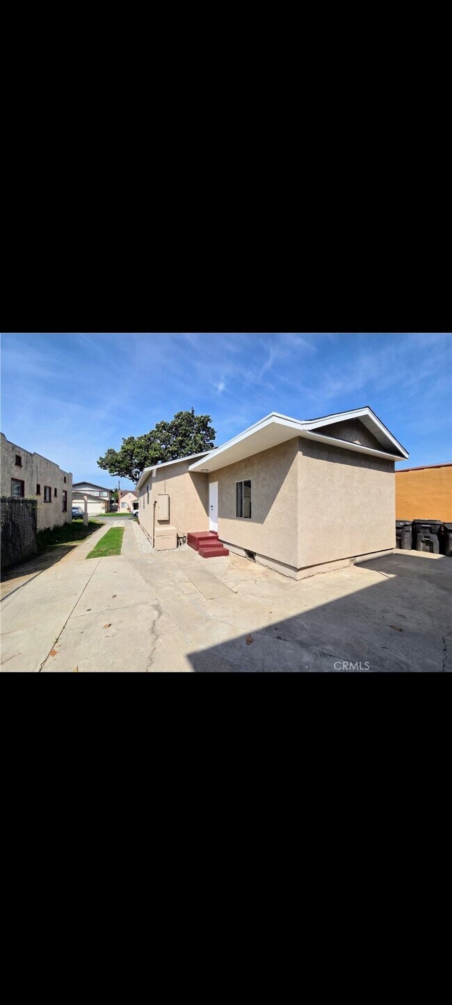 Building Photo - 5552 Lewis Ave