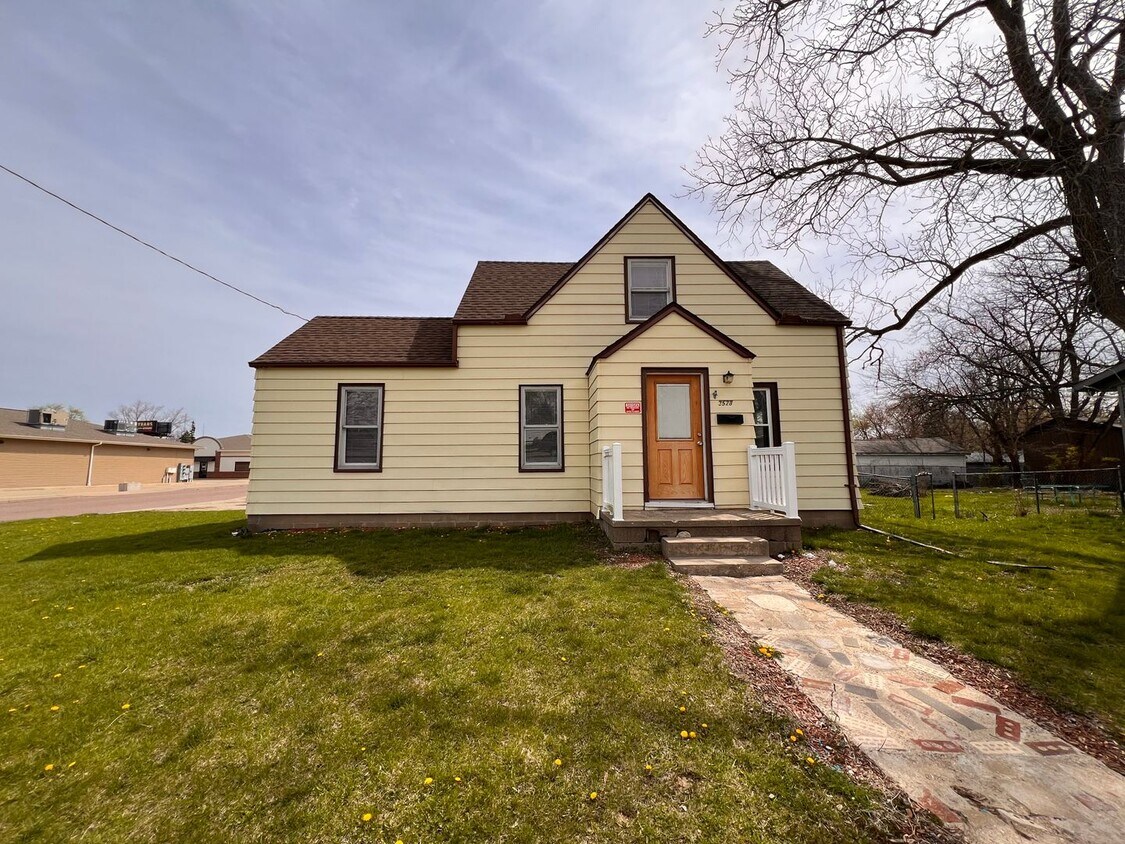Primary Photo - 3528 N Wisconsin Ave